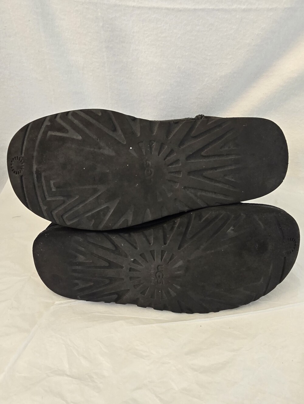 UGG Australia Classic Short Black Suede Sheepskin Boots Womens Size 8 - Picture 5 of 8